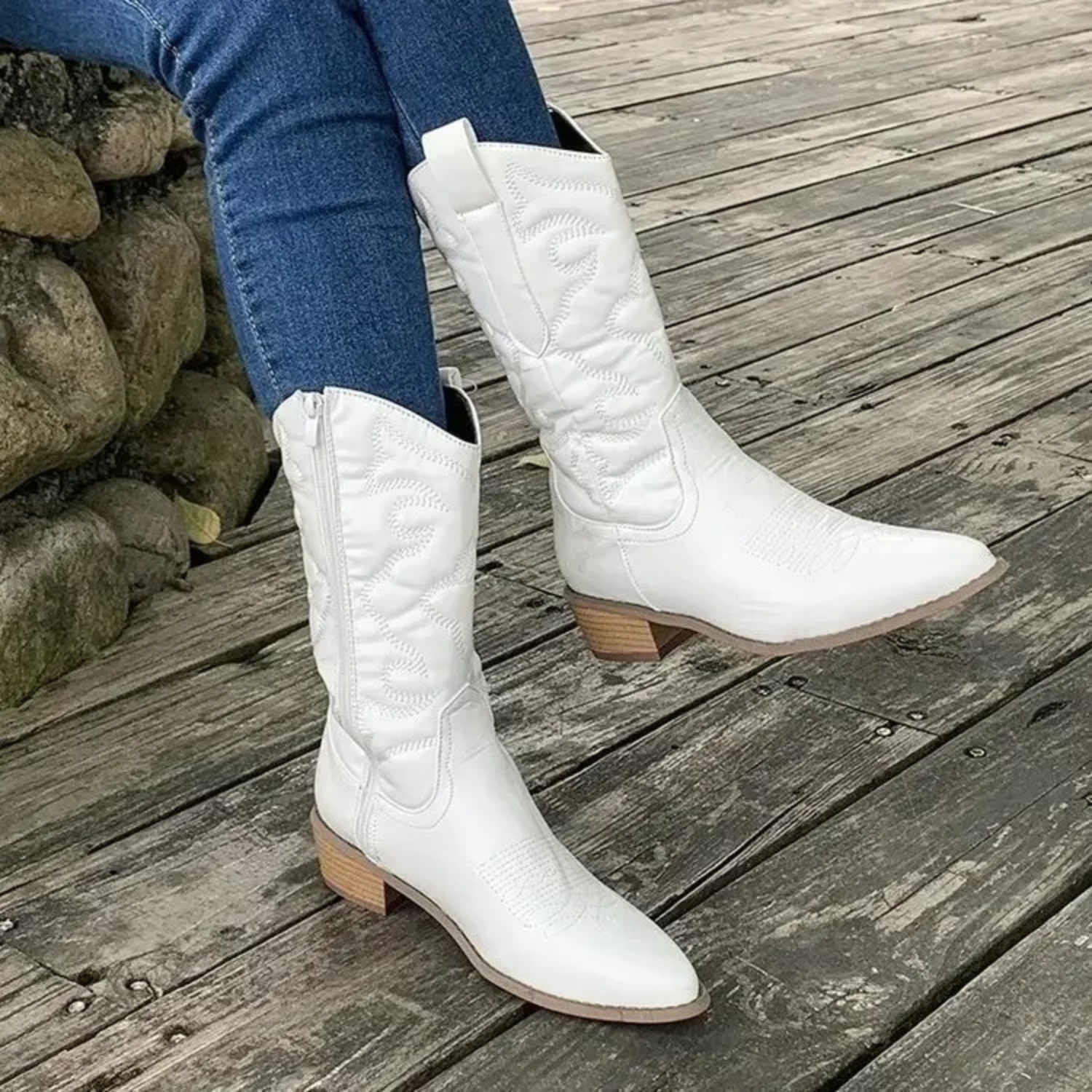 Genni | Leren puntige dames cowboylaarzen in de kleur Wit voor dames in stijl ideaal voor de herfst.