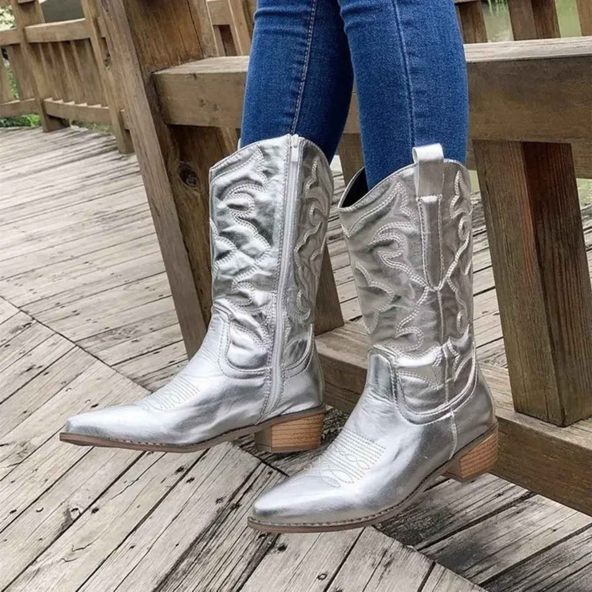 Genni | Leren puntige dames cowboylaarzen in de kleur Zilver voor dames in stijl ideaal voor de herfst.
