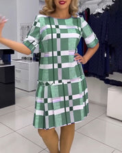 Geruite jurk met ronde hals in de kleur Roze voor dames in stijl ideaal voor de lente.