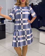 Geruite jurk met ronde hals in de kleur Roze voor dames in stijl ideaal voor de lente.
