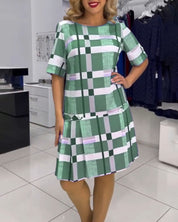 Geruite jurk met ronde hals in de kleur Groen voor dames in stijl ideaal voor de lente.