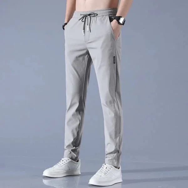Heren Stretch broek in de kleur Lichtgrijs voor heren in stijl ideaal voor de herfst.