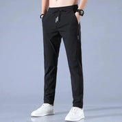 Heren Stretch broek in de kleur Zwart voor heren in stijl ideaal voor de herfst.