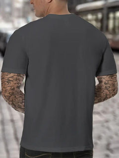 Hoge Hals T-Shirt in de kleur Wit voor heren in stijl ideaal voor de lente.