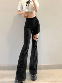 Ilaria | Flared slim damesbroek in de kleur Zwart voor dames in stijl ideaal voor de lente.