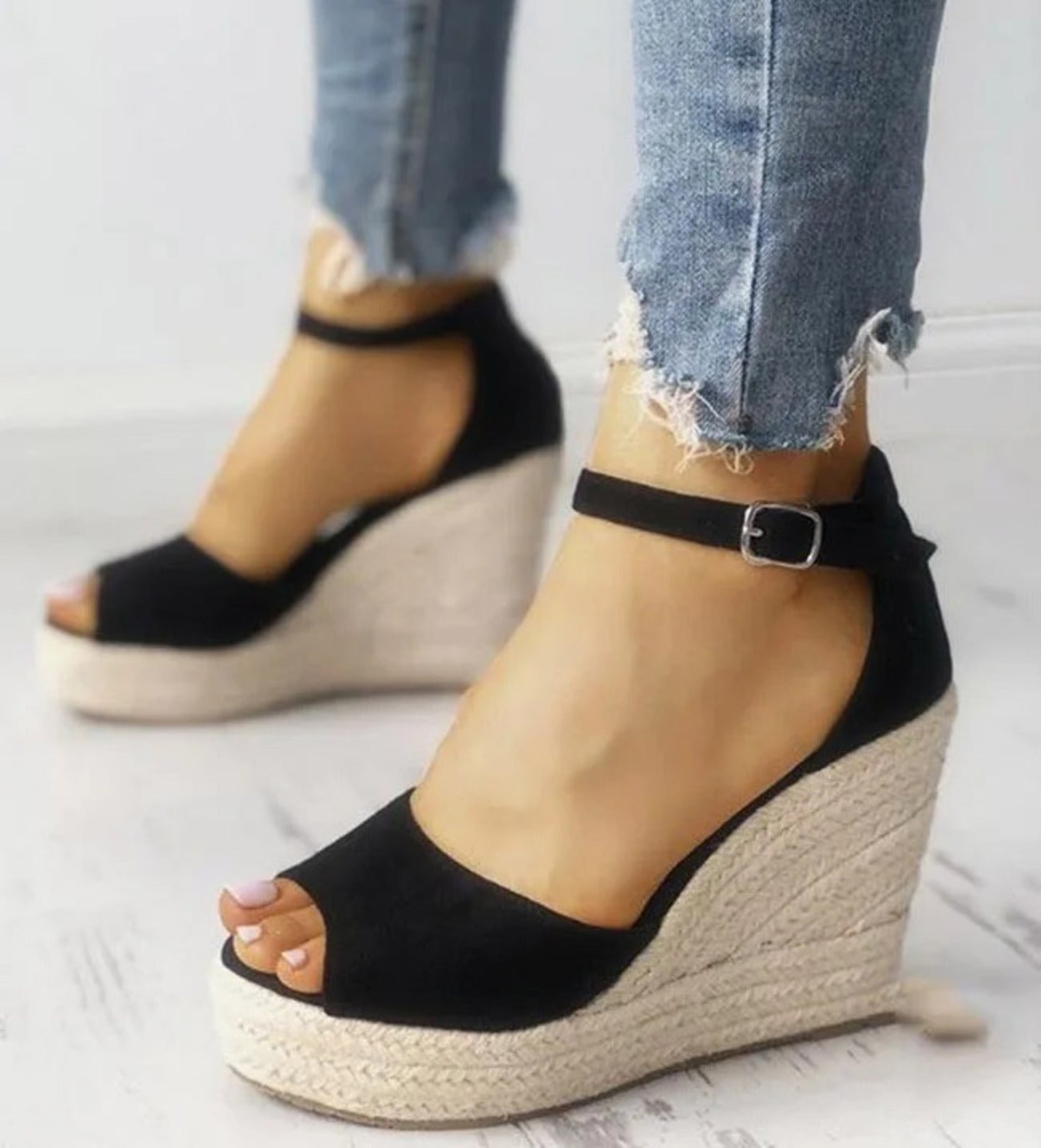 Isabel | Espadrilles met enkelbandje van touwstof in de kleur Zwart voor dames in Beach stijl ideaal voor de zomer.