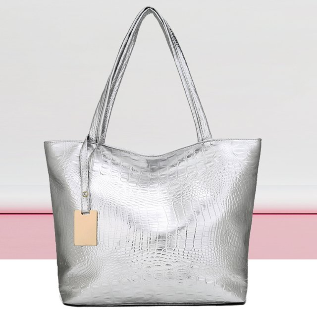 Isabella Schoudertas | Ruime tas met krokodillenprint in de kleur Zilver voor dames in stijl geschikt voor alle seizoenen.