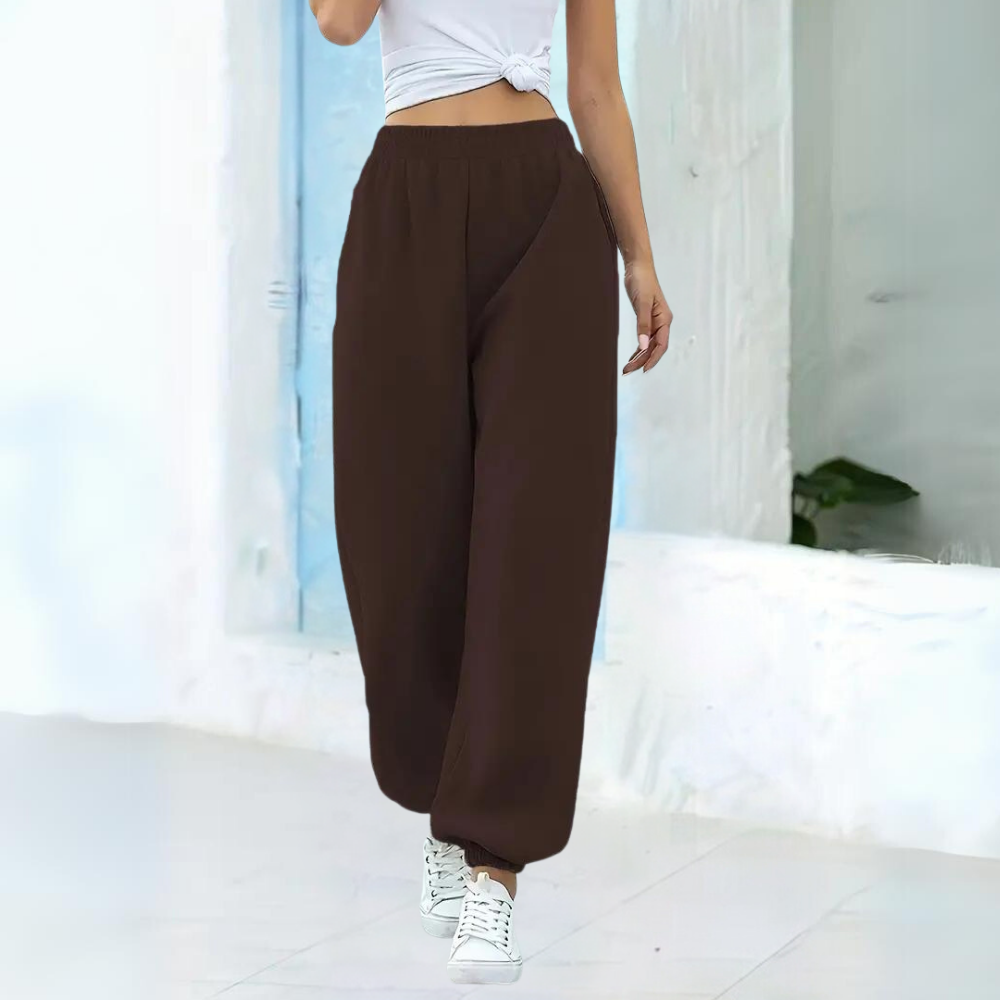 Jacintha | Stijlvolle broek met elegance in de kleur Koffie voor dames in stijl ideaal voor de herfst.