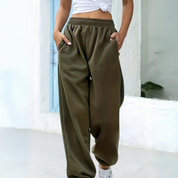 Jacintha | Stijlvolle broek met elegance in de kleur Legergroen voor dames in stijl ideaal voor de herfst.