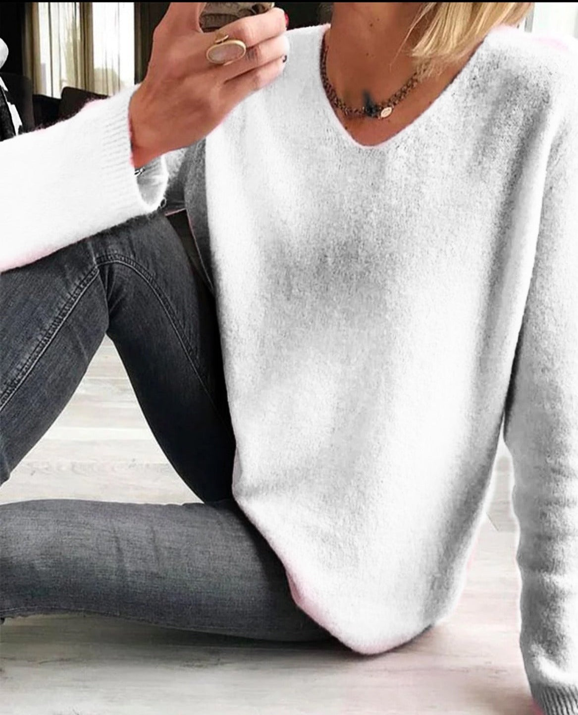 Jacobs | Eenvoudige effen trui met lange mouwen in de kleur Wit voor dames in stijl ideaal voor de herfst.