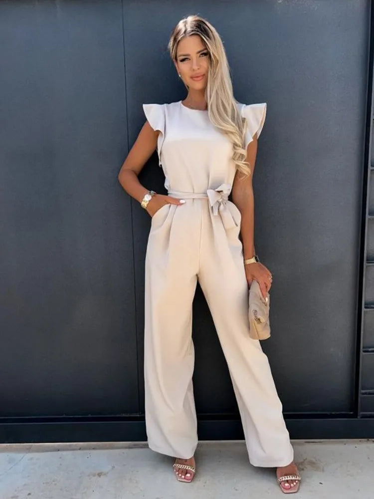 Ultieme elegantie - deze jumpsuit is een stijlvolle keuze met prachtige wijde pijpen voor een trendy uitstraling. Kenmerken zijn onder andere een ronde halslijn, lichte rekbaarheid voor comfort en een perfecte pasvorm die flatteert.