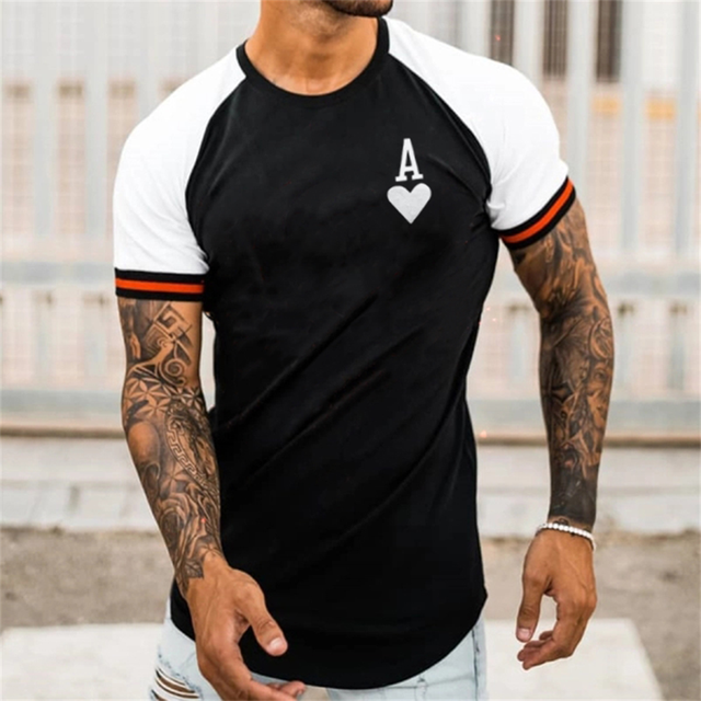 Stijlvolle heren T-shirt met opvallend logo design, gemaakt van hoogwaardige materialen voor ultiem comfort en kwaliteit. De prachtige pasvorm voegt een trendy uitstraling toe aan je dagelijkse outfits.