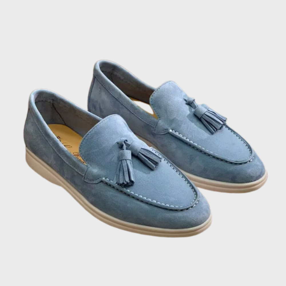 Suède heren loafers - een perfecte combinatie van casual en verfijning. Gemaakt van echt suède en ontworpen voor comfort, biedt de Jasper een ingetogen elegantie die geschikt is voor diverse gelegenheden.