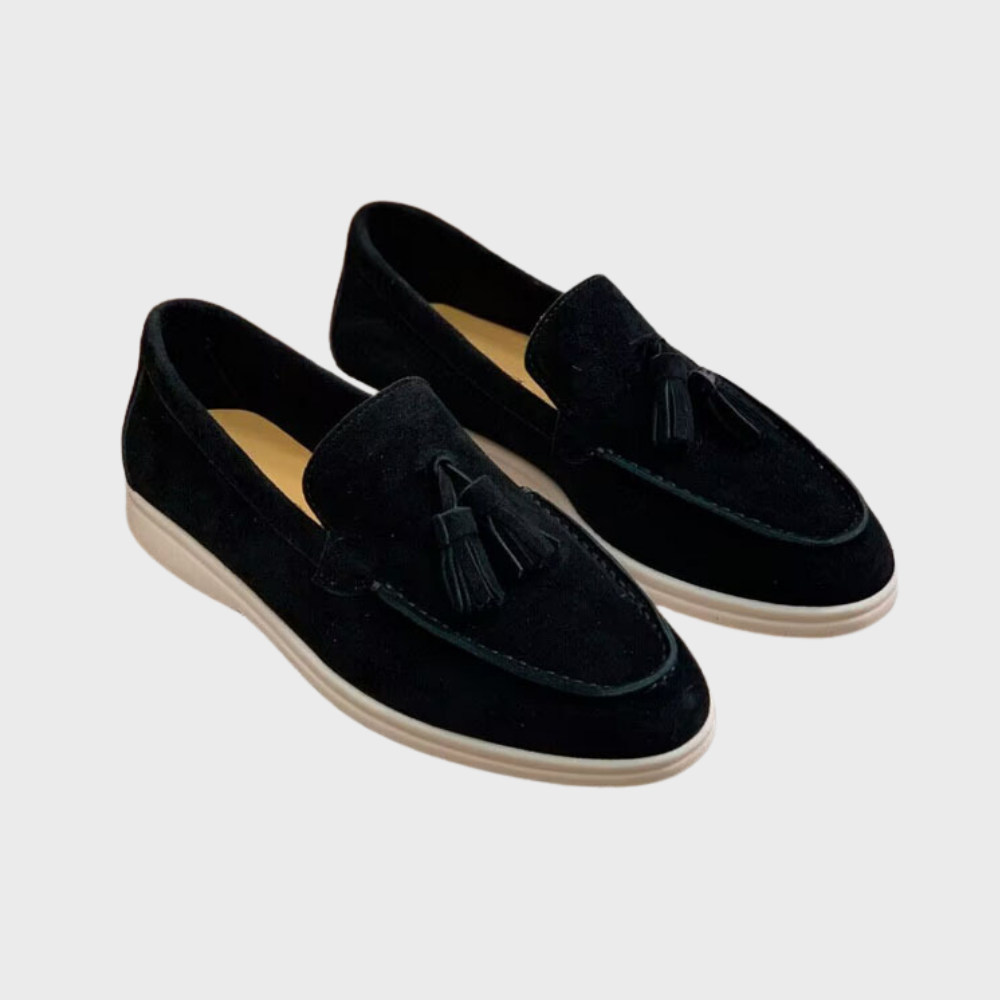 Suède heren loafers - een perfecte combinatie van casual en verfijning. Gemaakt van echt suède en ontworpen voor comfort, biedt de Jasper een ingetogen elegantie die geschikt is voor diverse gelegenheden.