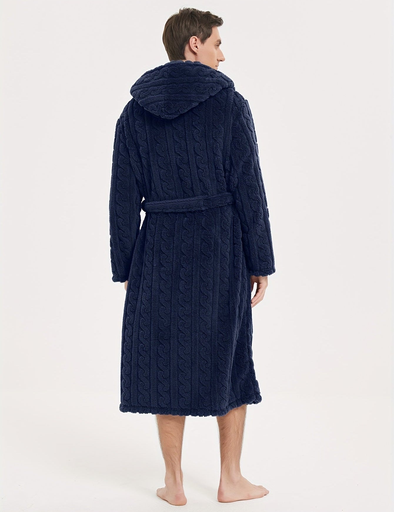 Heren fleecejas met capuchon - veelzijdige toevoeging aan je garderobe. Gemaakt van stevige fleece stof voor warmte en comfort, met extra bescherming en handige zak voor functionaliteit. Geschikt voor diverse gelegenheden.