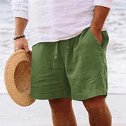 Stijlvolle linnen heren short, perfecte toevoeging aan je zomerse garderobe. Gemaakt van verkoelende en comfortabele linnen stof, met een tijdloos ontwerp dat veelzijdig te combineren is voor zowel casual als meer formele gelegenheden.