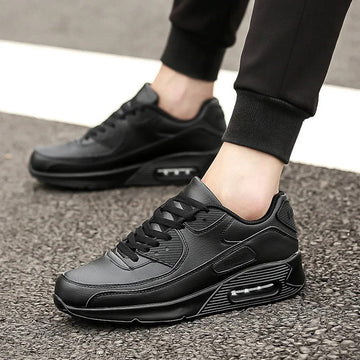 Jasper | Witte leren hoge zool herensneakers in de kleur Zwart voor heren in stijl geschikt voor alle seizoenen.