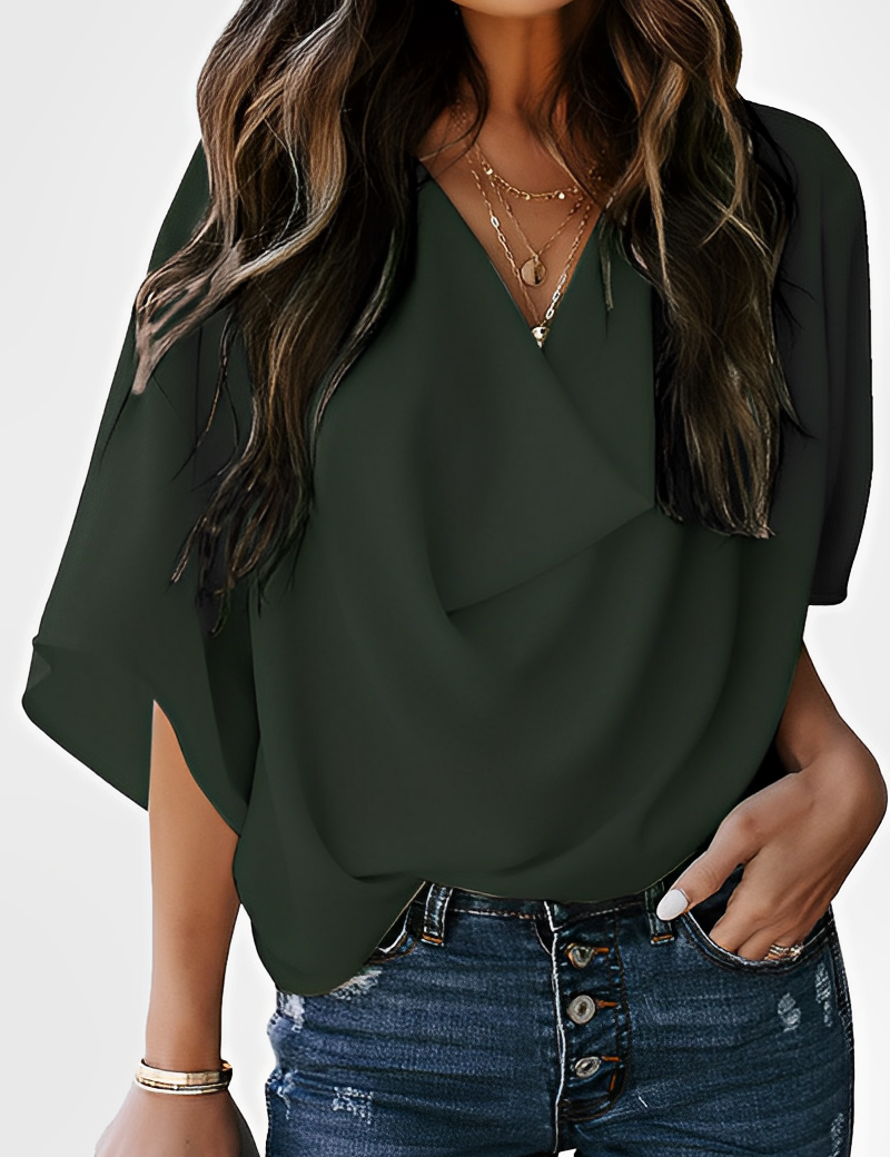 Casual zomer chiffon blouse - ervaar ultiem comfort en moeiteloze elegantie met deze blouse, perfect voor een stijlvolle look in warm weer. Gemaakt van luchtige chiffonstof voor een verkoelend effect, en voorzien van een relaxte pasvorm, lichte mouwen en vrouwelijke details zoals een V-hals. De veelzijdige stijl maakt deze blouse geschikt voor diverse gelegenheden. Maattabel beschikbaar voor S, M, L en XL.