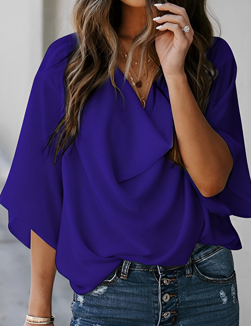 Casual zomer chiffon blouse - ervaar ultiem comfort en moeiteloze elegantie met deze blouse, perfect voor een stijlvolle look in warm weer. Gemaakt van luchtige chiffonstof voor een verkoelend effect, en voorzien van een relaxte pasvorm, lichte mouwen en vrouwelijke details zoals een V-hals. De veelzijdige stijl maakt deze blouse geschikt voor diverse gelegenheden. Maattabel beschikbaar voor S, M, L en XL.