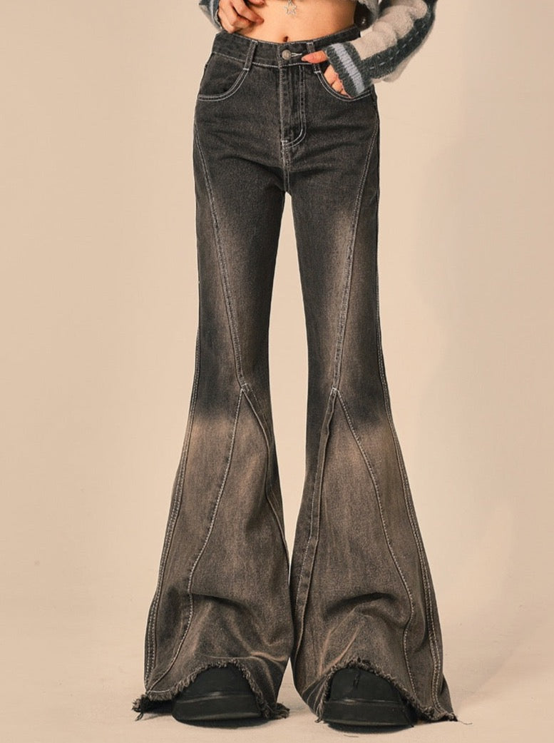 Josephine | Vintage uitlopende denim jeans voor vrouwen in de kleur Zwart voor dames in Heritage stijl geschikt voor alle seizoenen.