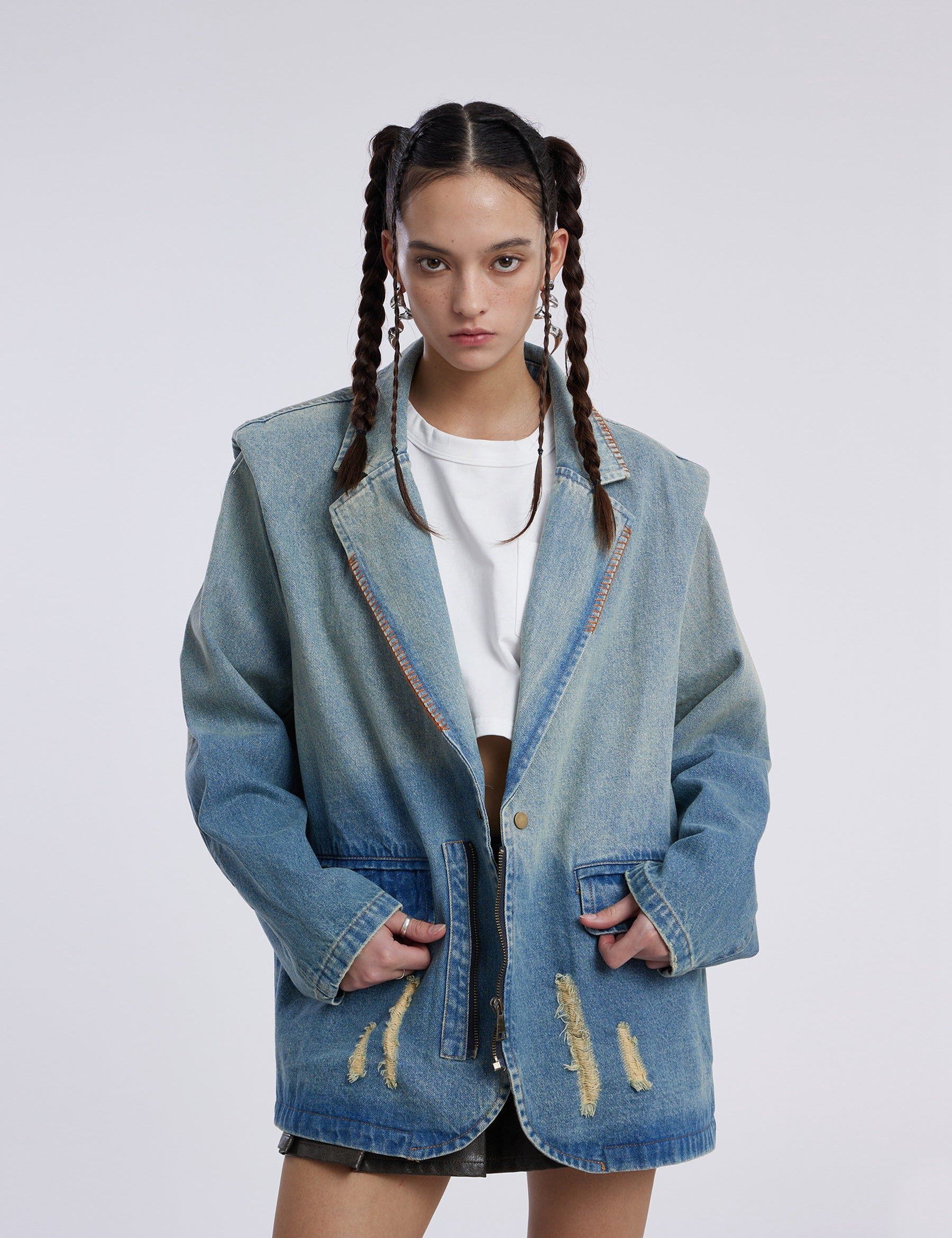 Jouje | Vintage spijkerjasje met franjes in de kleur Blauw voor dames in Heritage stijl ideaal voor de herfst.