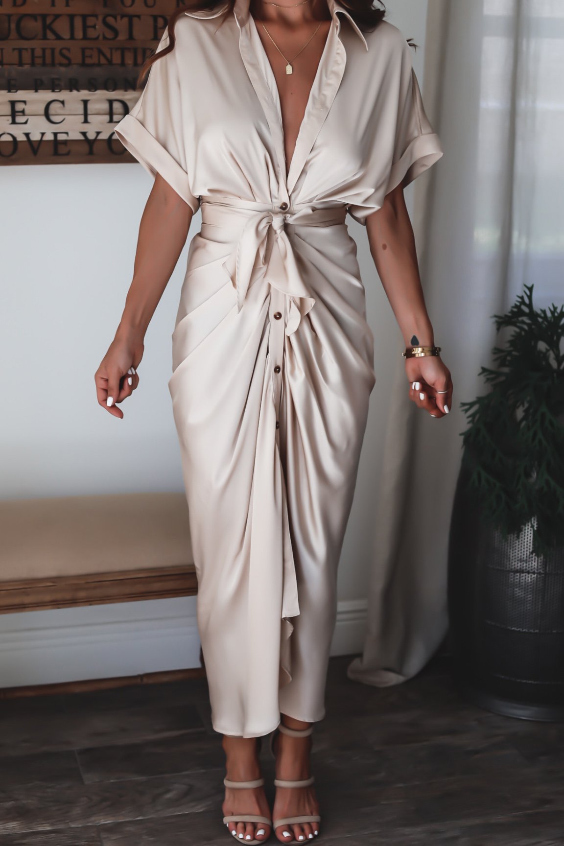 Julia | Stijlvolle avondjurk in de kleur Goud voor dames in Party stijl ideaal voor de zomer.