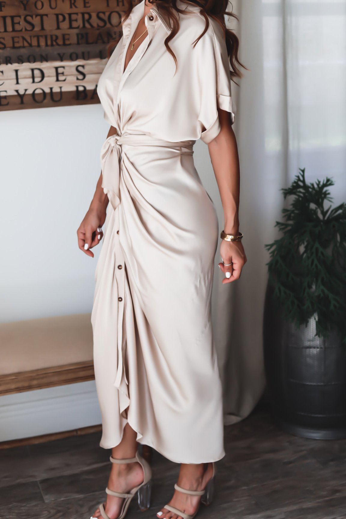 Julia | Stijlvolle avondjurk in de kleur Goud voor dames in Party stijl ideaal voor de zomer.