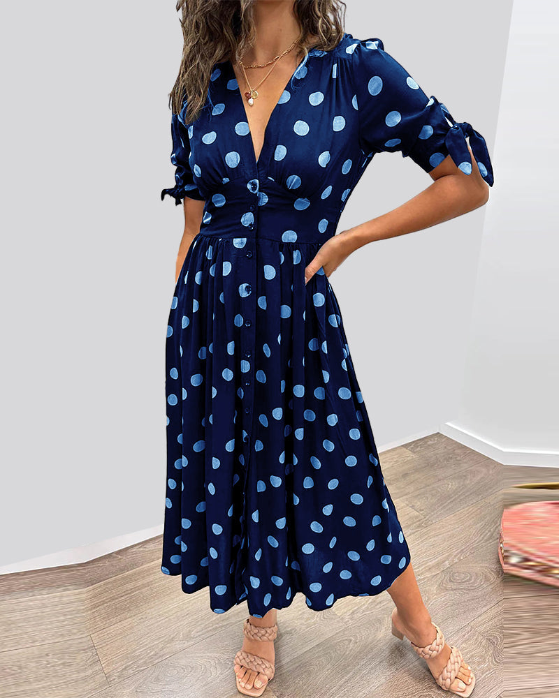 Jurk met diepe V-hals en stippen in de kleur Blauw voor dames in stijl ideaal voor de lente.