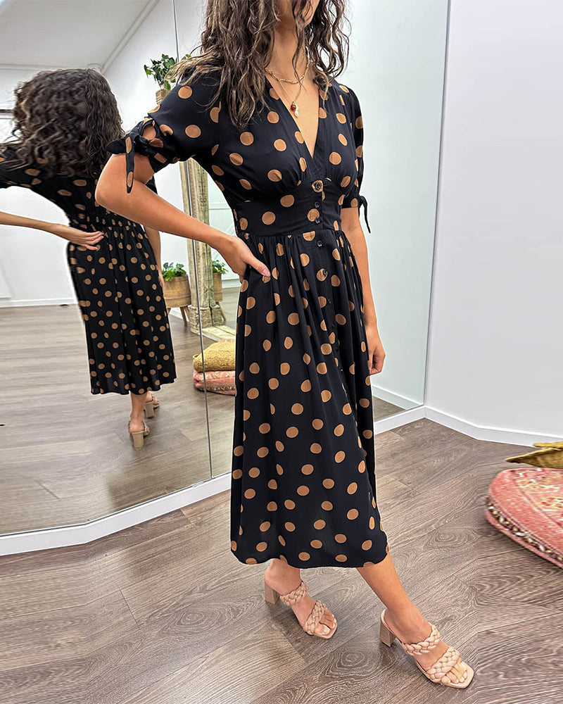 Jurk met diepe V-hals en stippen in de kleur Zwart voor dames in stijl ideaal voor de lente.