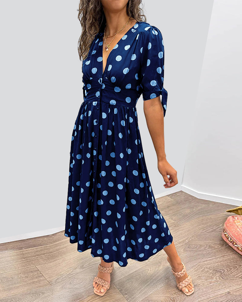 Jurk met diepe V-hals en stippen in de kleur Zwart voor dames in stijl ideaal voor de lente.