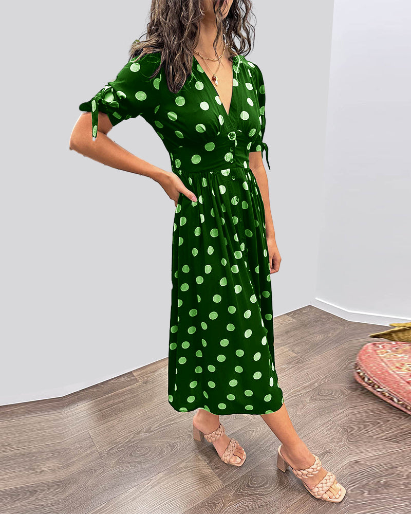 Jurk met diepe V-hals en stippen in de kleur Zwart voor dames in stijl ideaal voor de lente.