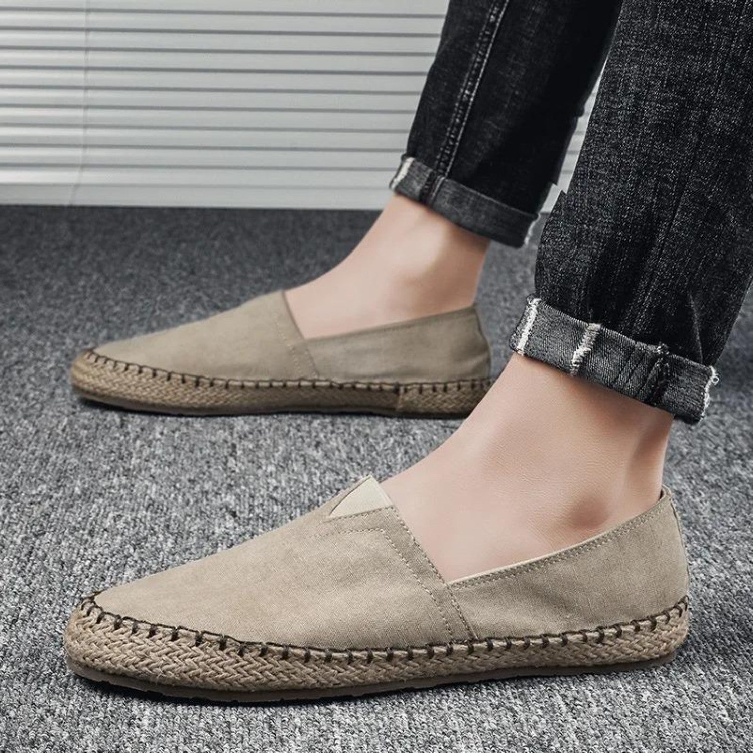 Karin | Moccasins stijl espadrilles in contrasterende canvas stof in de kleur Bruin voor dames in Beach stijl ideaal voor de zomer.