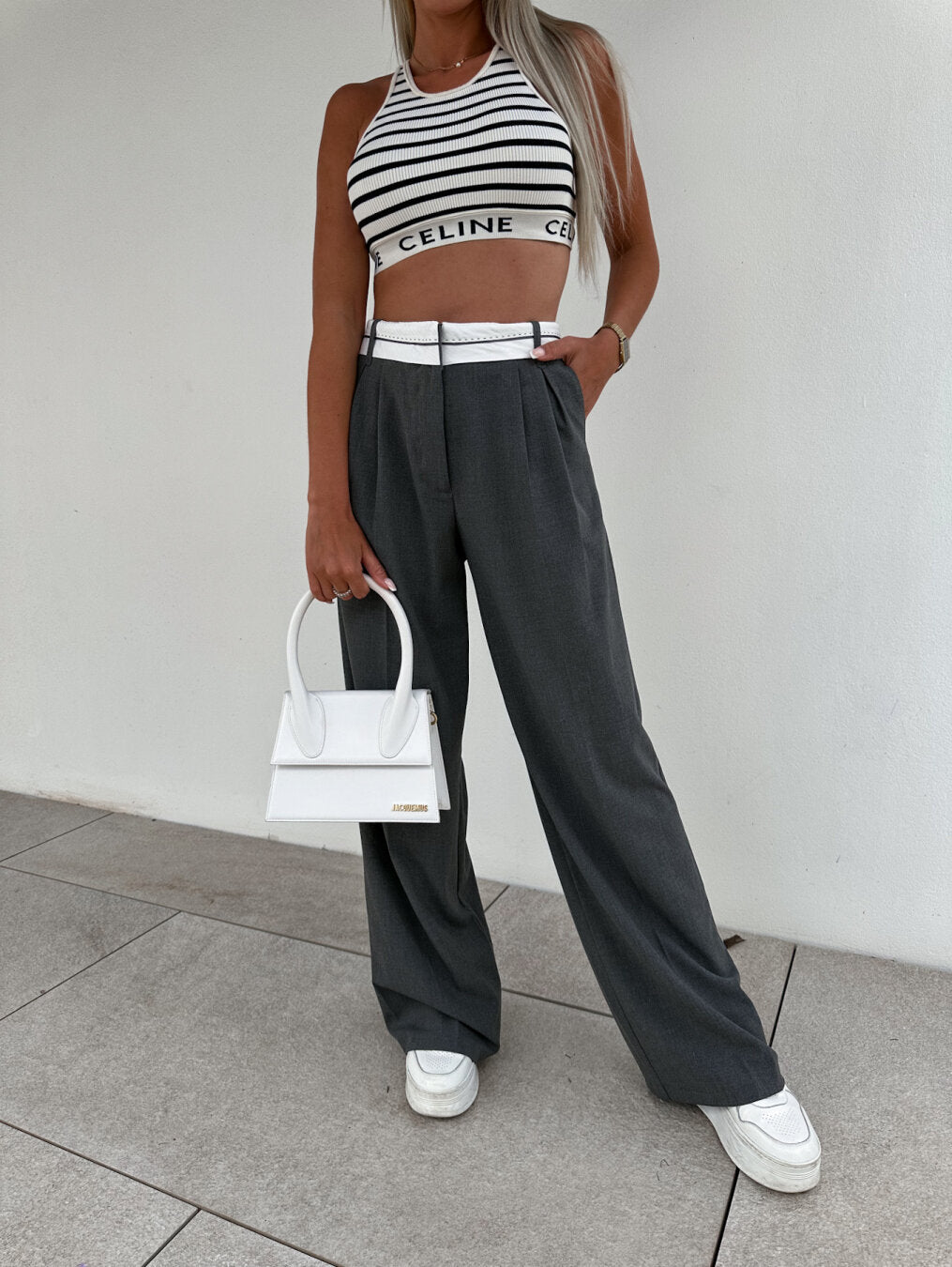 Karin | Vrijetijdsbroek in de kleur Zwart voor dames in Lounge stijl ideaal voor de lente.