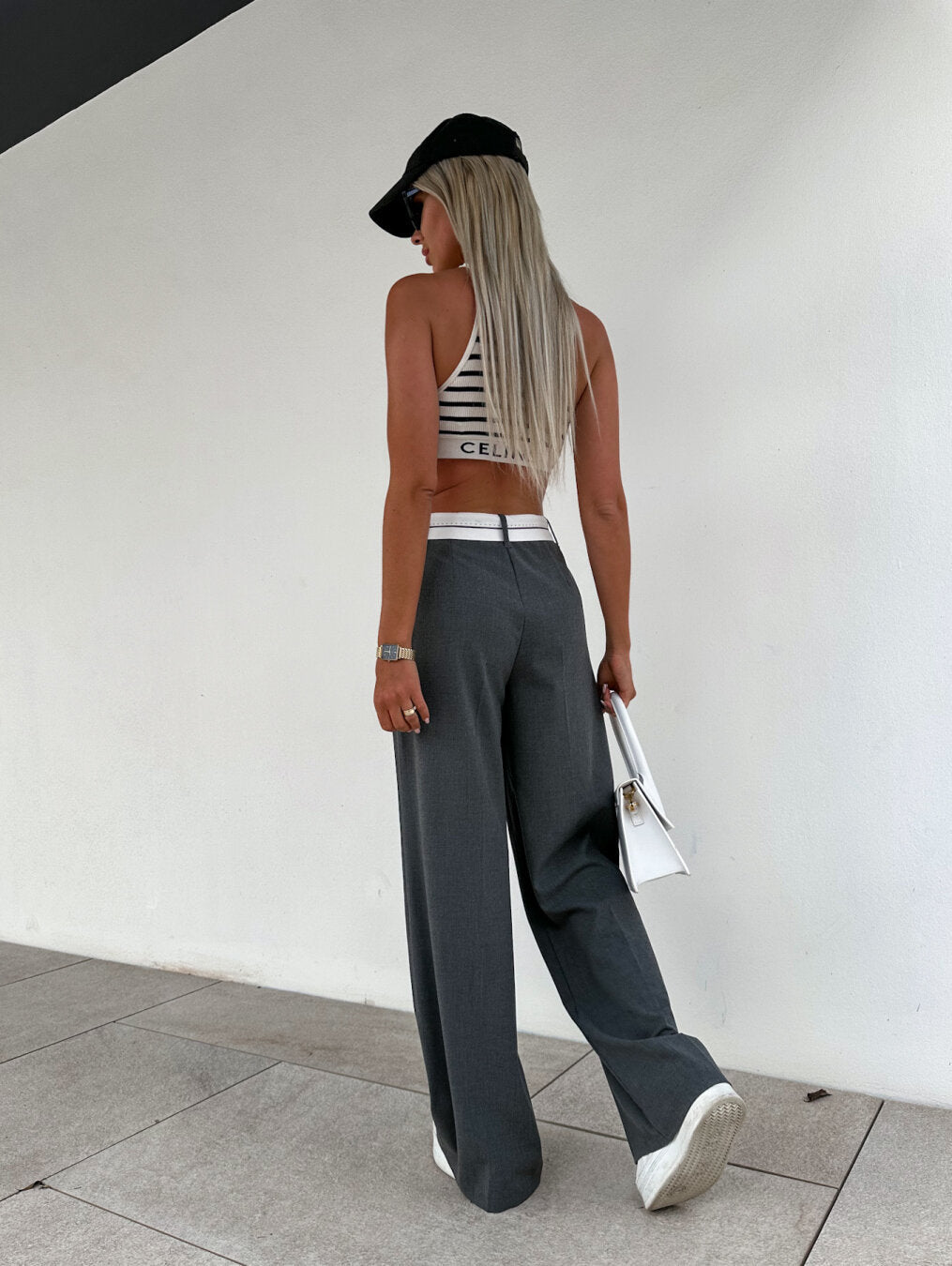 Karin | Vrijetijdsbroek in de kleur Zwart voor dames in Lounge stijl ideaal voor de lente.