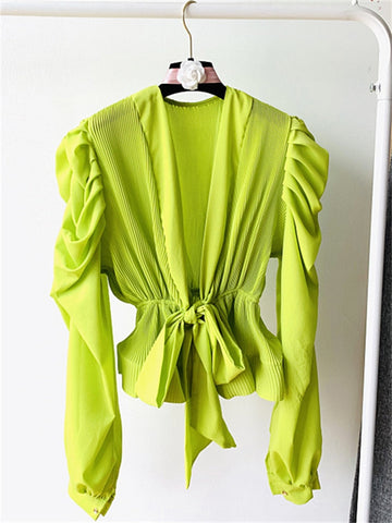 Käthe | V-hals Blouse met Pofmouwen in de kleur Groen voor dames in stijl ideaal voor de winter