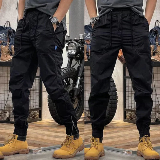 Kees | Moderne heren cargobroek met zakken in de kleur Zwart voor heren in Outdoor stijl ideaal voor de herfst.