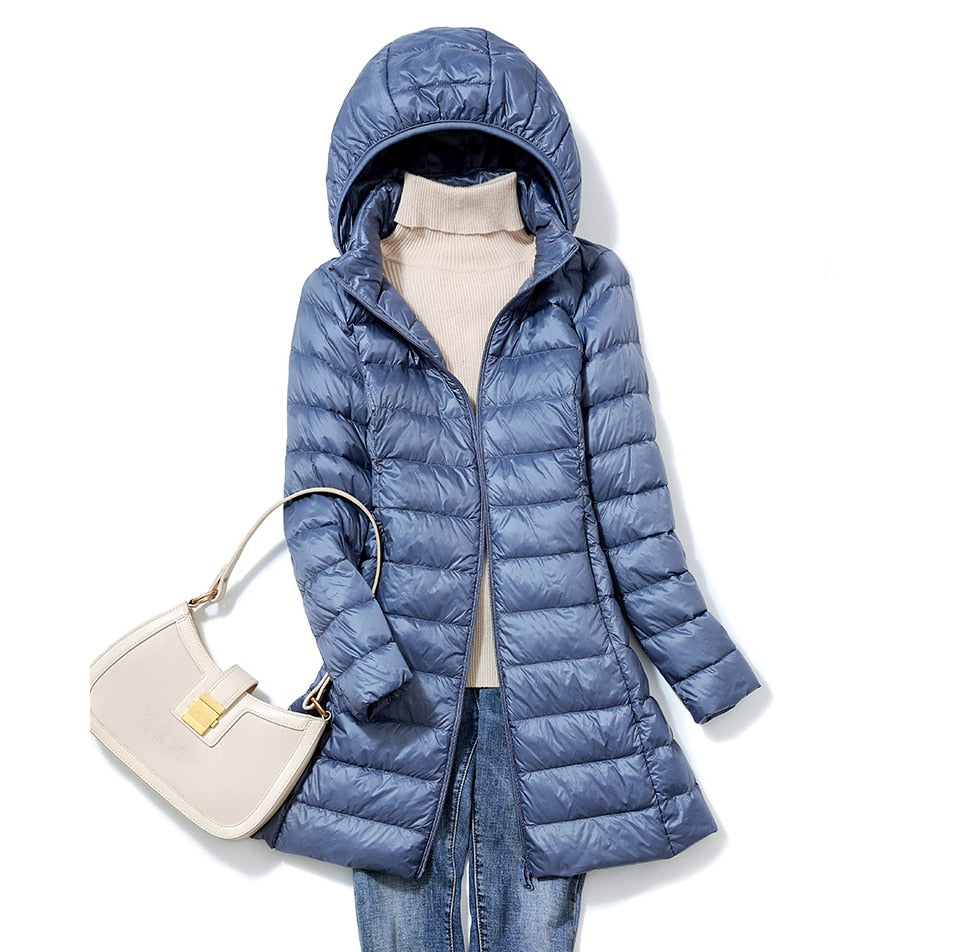 Kim | Dames lichtgewicht donsjack met capuchon in de kleur Blauw voor dames in stijl ideaal voor de herfst.