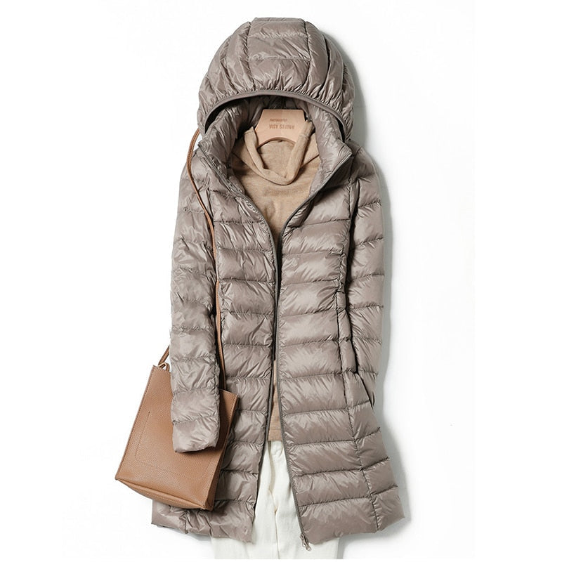Kim | Dames lichtgewicht donsjack met capuchon in de kleur Khaki voor dames in stijl ideaal voor de herfst.