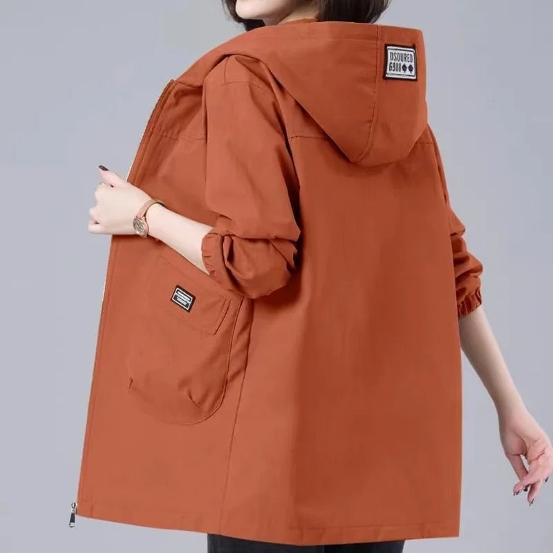 Kimberly | Lange lentejas met capuchon in de kleur Oranje voor dames in stijl ideaal voor de lente.