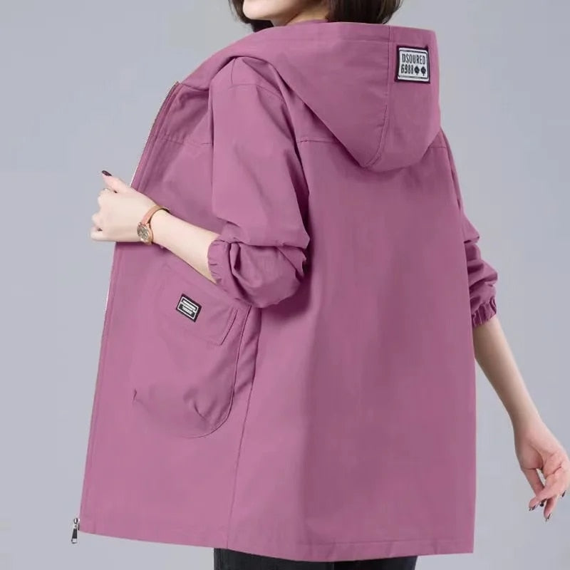 Kimberly | Lange lentejas met capuchon in de kleur Roze voor dames in stijl ideaal voor de lente.