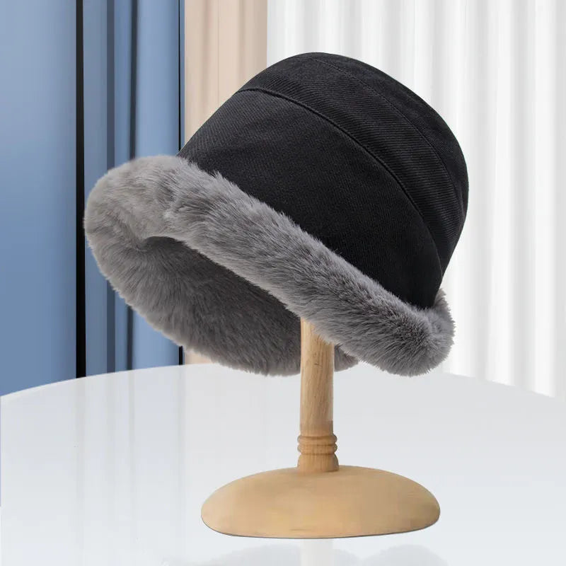 Klara | Klassiek & stijlvol winter vissershoedje in de kleur Zwart voor dames in Heritage stijl ideaal voor de winter
