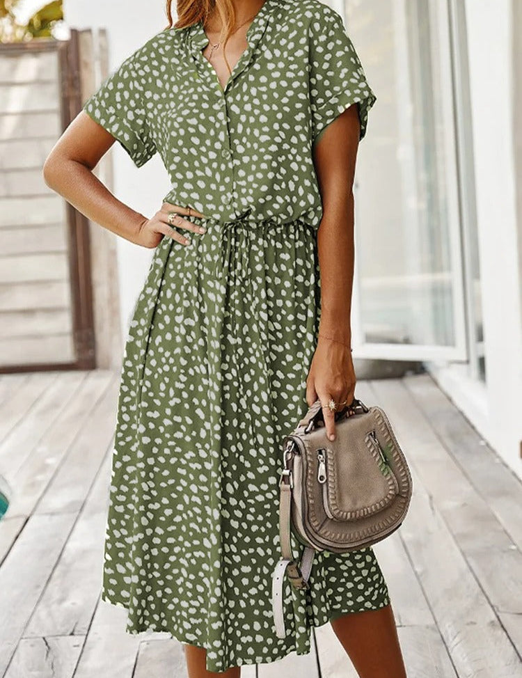 Een perfecte combinatie van elegantie en comfort voor elke gelegenheid. Deze jurk heeft een stijlvol ontwerp, is gemaakt van luchtig materiaal en is ideaal voor warmere dagen. Geraffineerde print voor een trendy uitstraling, lichtgewicht en ademend voor maximaal comfort, evenals hoge kwaliteit en duurzaamheid voor langdurig gebruik. Geschikt voor diverse zomerse activiteiten. Maattabel beschikbaar voor verschillende maten.
