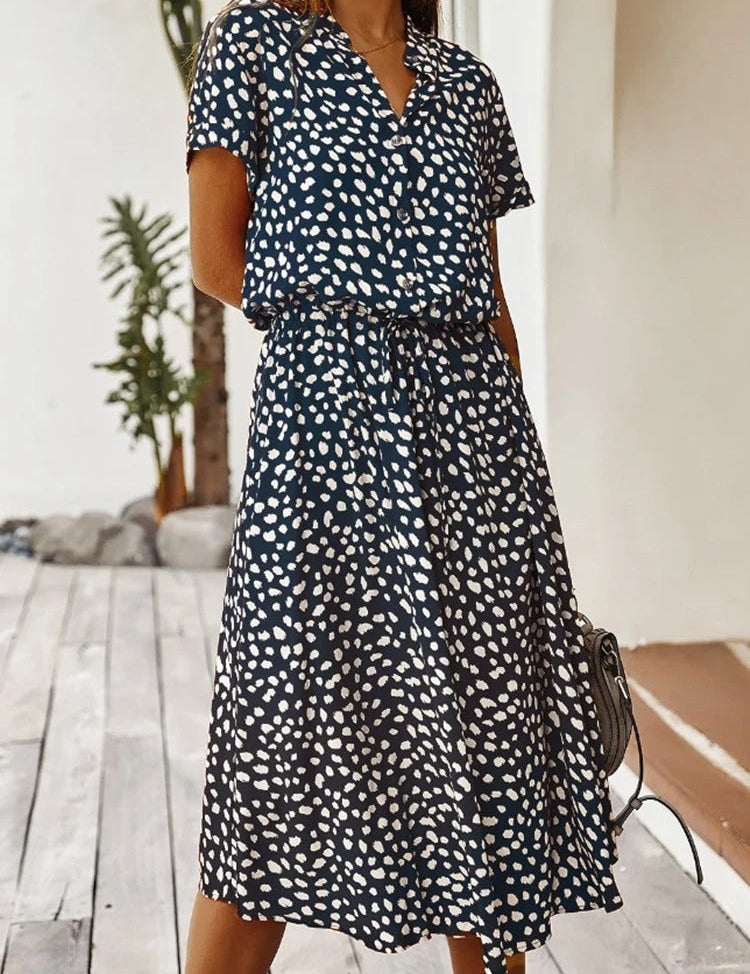 Een perfecte combinatie van elegantie en comfort voor elke gelegenheid. Deze jurk heeft een stijlvol ontwerp, is gemaakt van luchtig materiaal en is ideaal voor warmere dagen. Geraffineerde print voor een trendy uitstraling, lichtgewicht en ademend voor maximaal comfort, evenals hoge kwaliteit en duurzaamheid voor langdurig gebruik. Geschikt voor diverse zomerse activiteiten. Maattabel beschikbaar voor verschillende maten.