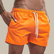 Basic mid-short zwembroek van hoge kwaliteit, ideaal voor heren. Gemaakt van premium sneldrogend materiaal voor ultiem comfort, met een tijdloos ontwerp en praktisch telefoonzakje. Eenvoudig te wassen en perfect voor zomerse avonturen.