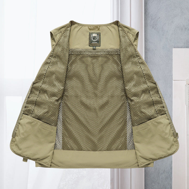 Tactisch vest, speciaal ontworpen voor avonturiers die stijl en functionaliteit waarderen. Biedt ultiem gemak, efficiënte opbergruimte en verbeterde veiligheidsfuncties voor comfort en voorbereiding in elke outdoor situatie.