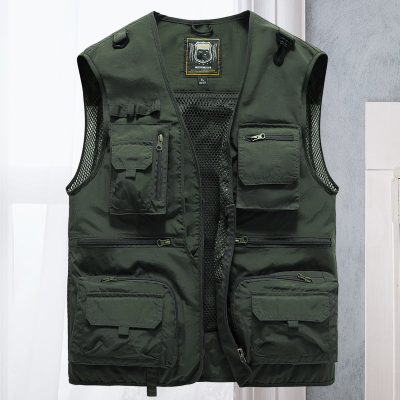 Tactisch vest, speciaal ontworpen voor avonturiers die stijl en functionaliteit waarderen. Biedt ultiem gemak, efficiënte opbergruimte en verbeterde veiligheidsfuncties voor comfort en voorbereiding in elke outdoor situatie.