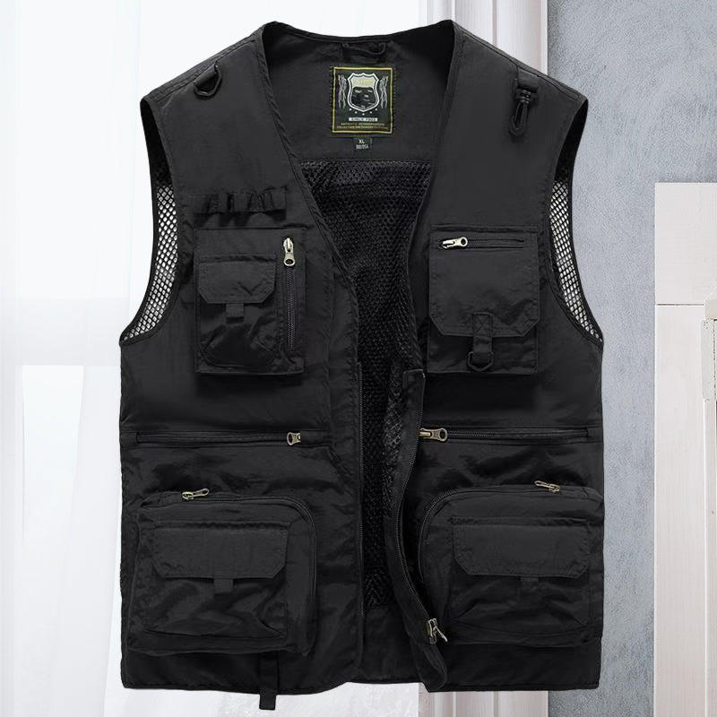 Tactisch vest, speciaal ontworpen voor avonturiers die stijl en functionaliteit waarderen. Biedt ultiem gemak, efficiënte opbergruimte en verbeterde veiligheidsfuncties voor comfort en voorbereiding in elke outdoor situatie.