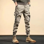 Lars | Tactische Cargo Broek in de kleur Khaki voor heren in Outdoor stijl ideaal voor de herfst.