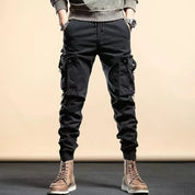 Lars | Tactische Cargo Broek in de kleur Zwart voor heren in Outdoor stijl ideaal voor de herfst.