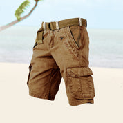 Veelzijdige cargoshorts, ontworpen voor ultiem comfort en stijl. Gemaakt van duurzaam stretchmateriaal voor langdurig comfort, voorzien van zes handige zakken en een tijdloos silhouet geschikt voor diverse activiteiten. Maattabel beschikbaar voor de perfecte pasvorm.